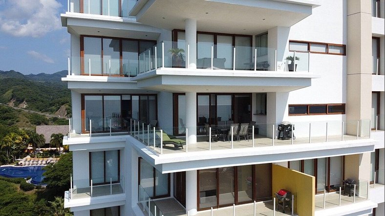 Beautiful Condo in ALAMAR with fabulous OCEAN VIEW